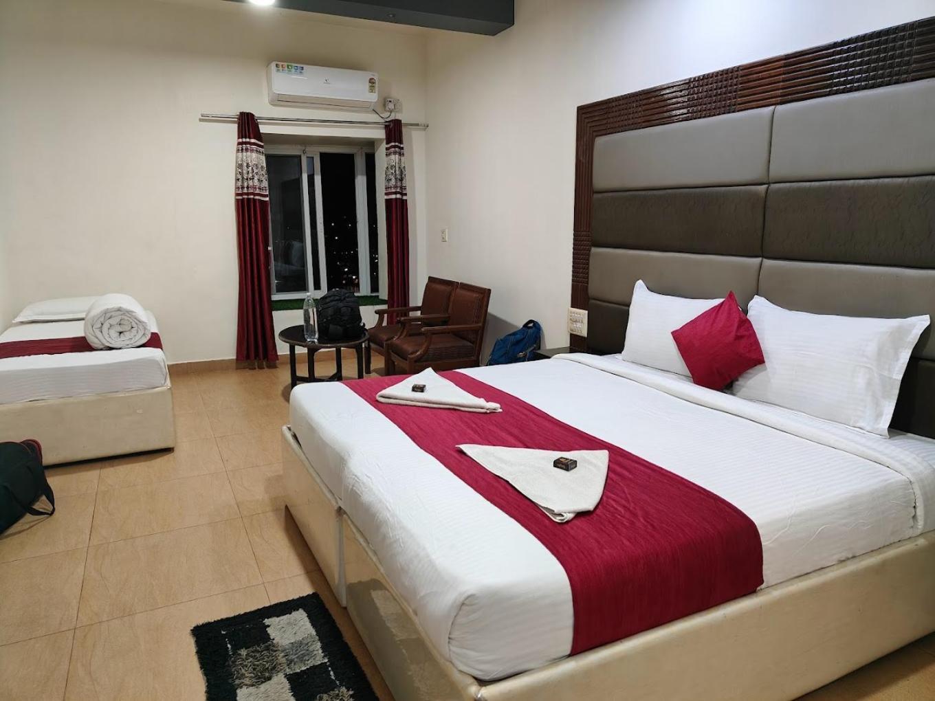 Hotel New Rajdarshan Madikeri Exterior foto