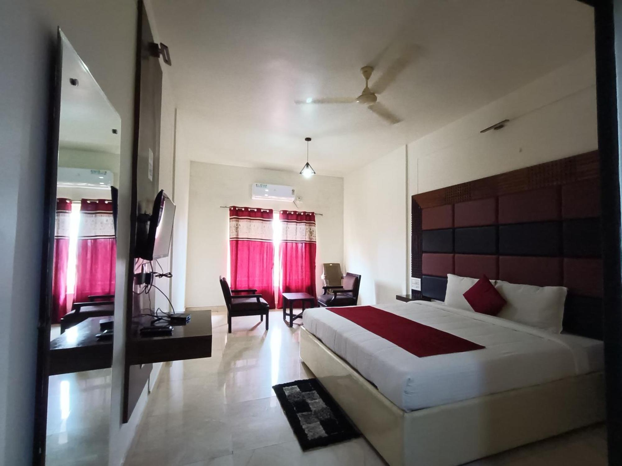 Hotel New Rajdarshan Madikeri Exterior foto