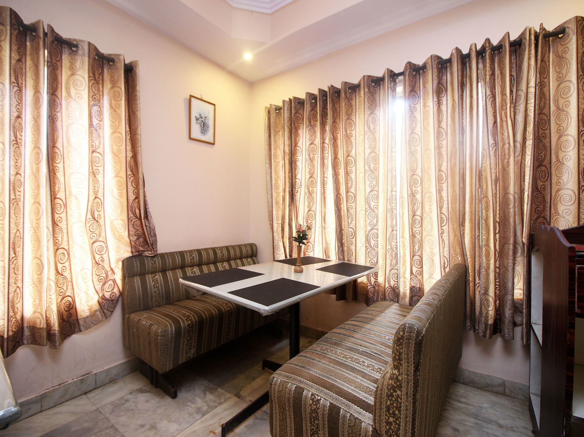 Hotel New Rajdarshan Madikeri Exterior foto